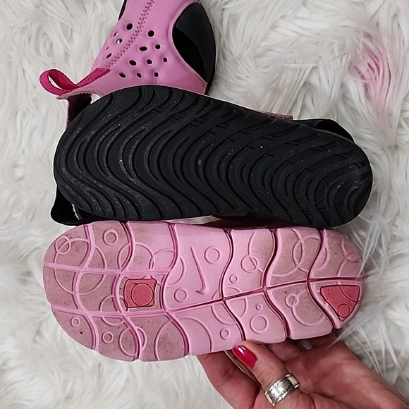 3 for $15 - Bundle 3 items and save - Girls Nike Velcro Sandals - Picture 6 of 7